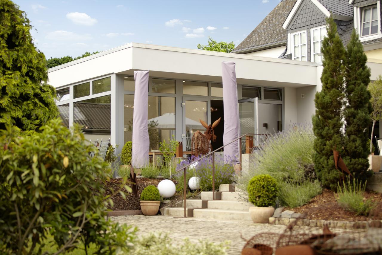 Wein- & Tafelhaus Hotel ทริทเท็นไฮม์ ภายนอก รูปภาพ